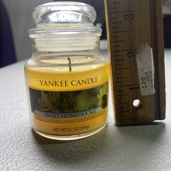 Yankee Candle SWEET HONEYSUCKLE 3.7 oz Small Jar Retired Discontinued Floral - Picture 4 of 8